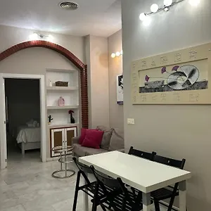 Columnas De Adriano. Calle Mármoles, 5 Apartamento